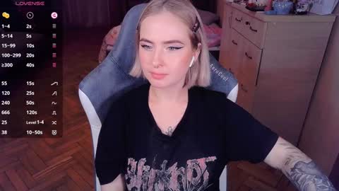 Snapshot of shyfoxxxy chatting on 2, 1, 2025 Effie online show from 2, 1, 2025