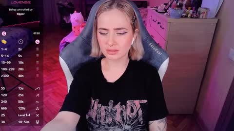 Snapshot of shyfoxxxy chatting on 28, 1, 2025 Effie online show from 28, 1, 2025