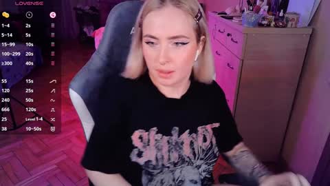 Snapshot of shyfoxxxy chatting on 29, 1, 2025 Effie online show from 29, 1, 2025