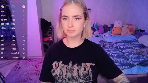 Snapshot of shyfoxxxy chatting on 8, 2, 2025 Effie online show from 8, 2, 2025