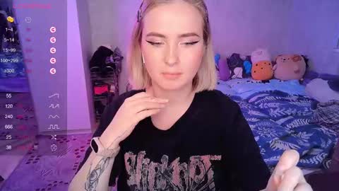 Snapshot of shyfoxxxy chatting on 10, 2, 2025 Effie online show from 10, 2, 2025