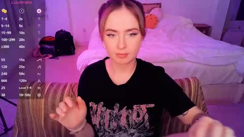 Snapshot of shyfoxxxy chatting on 24, 2, 2025 Effie online show from 24, 2, 2025