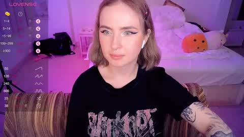 Snapshot of shyfoxxxy chatting on 6, 3, 2025 Effie online show from 6, 3, 2025