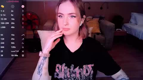 Snapshot of shyfoxxxy chatting on 10, 3, 2025 Effie online show from 10, 3, 2025