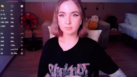 Snapshot of shyfoxxxy chatting on 10, 3, 2025 Effie online show from 10, 3, 2025