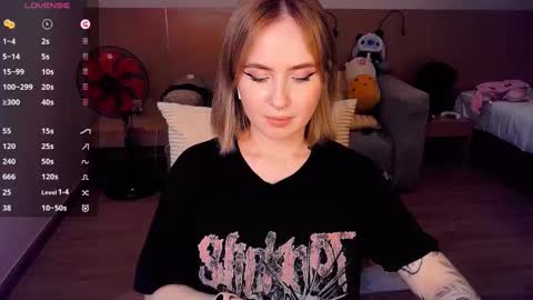 Snapshot of shyfoxxxy chatting on 12, 3, 2025 Effie online show from 12, 3, 2025