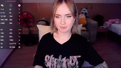 Snapshot of shyfoxxxy chatting on 12, 3, 2025 Effie online show from 12, 3, 2025