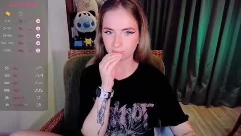 Snapshot of shyfoxxxy chatting on 9, 9, 2025 Effie online show from 9, 9, 2025