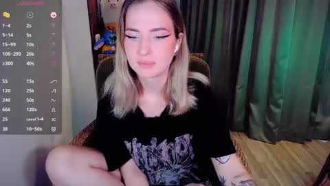 Snapshot of shyfoxxxy chatting on 27, 9, 2025 Effie online show from 27, 9, 2025