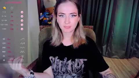 Snapshot of shyfoxxxy chatting on 6, 10, 2025 Effie online show from 6, 10, 2025