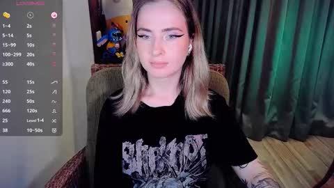 Snapshot of shyfoxxxy chatting on 8, 10, 2025 Effie online show from 8, 10, 2025