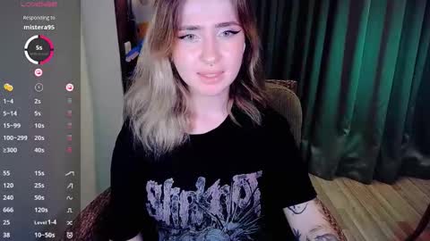Snapshot of shyfoxxxy chatting on 11, 10, 2025 Effie online show from 11, 10, 2025