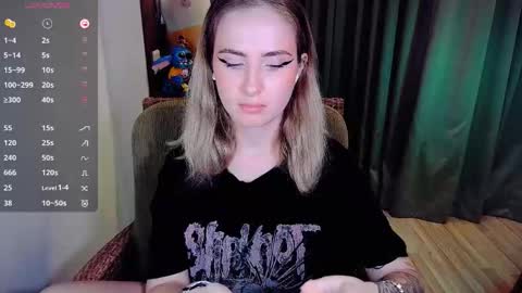 Snapshot of shyfoxxxy chatting on 14, 10, 2025 Effie online show from 14, 10, 2025