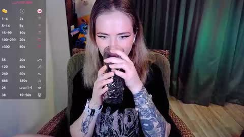 Snapshot of shyfoxxxy chatting on 15, 10, 2025 Effie online show from 15, 10, 2025