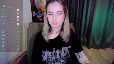 Snapshot of shyfoxxxy chatting on 17, 10, 2025 Effie online show from 17, 10, 2025