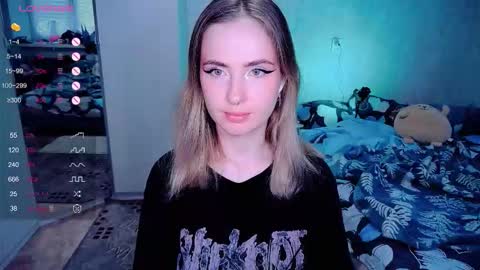 Snapshot of shyfoxxxy chatting on 30, 10, 2025 Effie online show from 30, 10, 2025