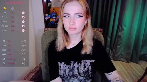 Snapshot of shyfoxxxy chatting on 12, 11, 2025 Effie online show from 12, 11, 2025