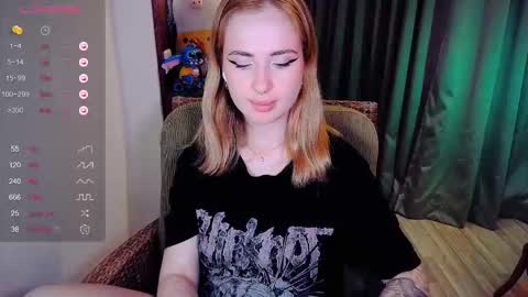 Snapshot of shyfoxxxy chatting on 13, 11, 2025 Effie online show from 13, 11, 2025