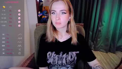 Snapshot of shyfoxxxy chatting on 14, 11, 2025 Effie online show from 14, 11, 2025