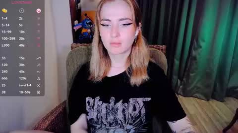 Snapshot of shyfoxxxy chatting on 15, 11, 2025 Effie online show from 15, 11, 2025