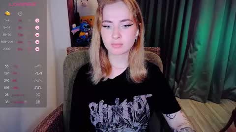 Snapshot of shyfoxxxy chatting on 17, 11, 2025 Effie online show from 17, 11, 2025