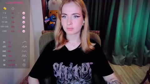 Snapshot of shyfoxxxy chatting on 18, 11, 2025 Effie online show from 18, 11, 2025