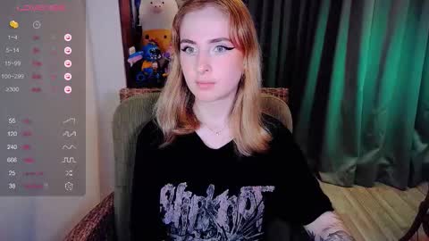 Snapshot of shyfoxxxy chatting on 19, 11, 2025 Effie online show from 19, 11, 2025