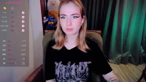 Snapshot of shyfoxxxy chatting on 20, 11, 2025 Effie online show from 20, 11, 2025