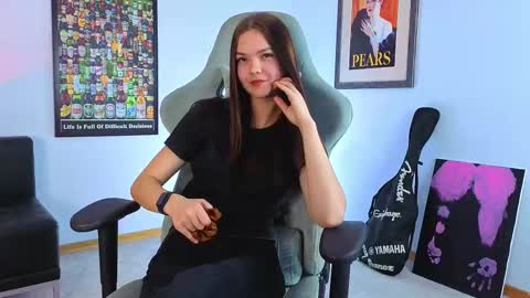 Snapshot of sia_shine chatting on 10, 11, 2025 Sia online show from 10, 11, 2025