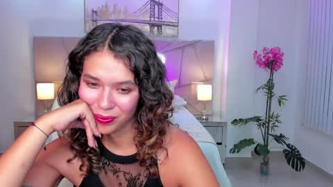 Snapshot of sienna_luxor chatting on 5, 5, 2026 siiena online show from 5, 5, 2026