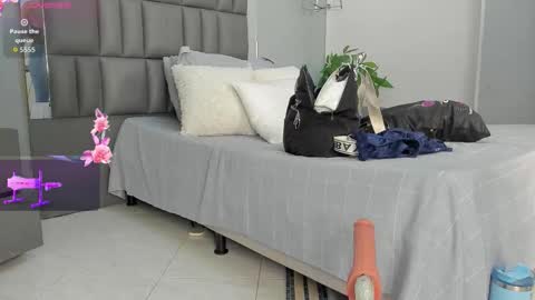 Snapshot of sienna_miller_27 chatting on 12, 1, 2026 Keira online show from 12, 1, 2026