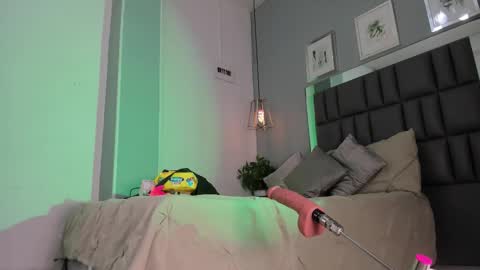 Snapshot of sienna_miller_27 chatting on 25, 2, 2026 Keira online show from 25, 2, 2026