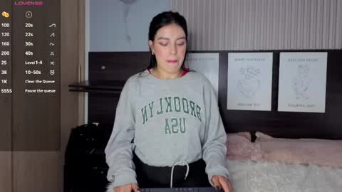 Snapshot of sienna_rose_ chatting on 1, 7, 2026 sienna_rose_ online show from 1, 7, 2026
