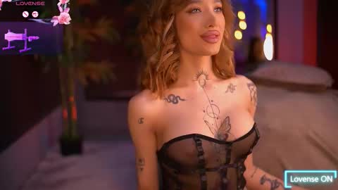 Snapshot of siennajayden chatting on 22, 10, 2025 Sienna online show from 22, 10, 2025