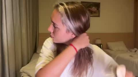 You fav Miss Si online show from 12, 4, 2026