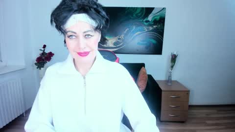 Silvia Wallec online show from 9, 3, 2026