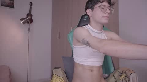 Snapshot of simon_bane01 chatting on 18, 1, 2026 Little Sunshine online show from 18, 1, 2026