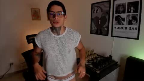 Snapshot of simon_cortes chatting on 6, 8, 2026 Simon Cortes online show from 6, 8, 2026