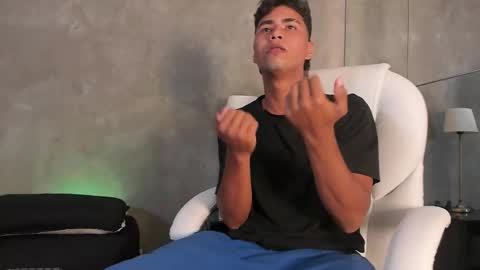 Snapshot of simon_pernia chatting on 28, 11, 2025 simon_pernia online show from 28, 11, 2025