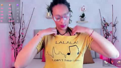 Snapshot of simona_brooke chatting on 10, 9, 2025 simona_brooke online show from 10, 9, 2025