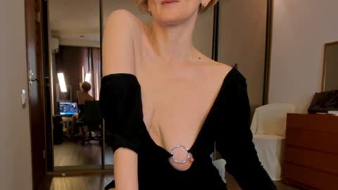 Simona  online show from 1, 4, 2026