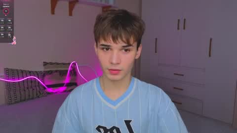 Snapshot of simonboy592 chatting on 14, 4, 2026 Alex online show from 14, 4, 2026