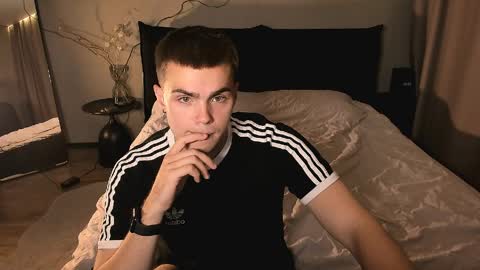 Snapshot of simonwnl chatting on 24, 4, 2026 Simon online show from 24, 4, 2026