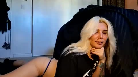 Snapshot of sindyrocker89 chatting on 29, 11, 2025 Aussie Sindy Rocker online show from 29, 11, 2025