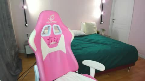 Snapshot of sira_fey chatting on 6, 10, 2025 Sheils online show from 6, 10, 2025