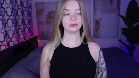 SirenaBloom online show from 4, 6, 2026