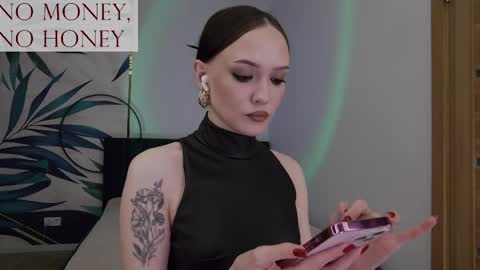 Snapshot of sirenaswhisper chatting on 24, 5, 2026 Goddess Sirena online show from 24, 5, 2026