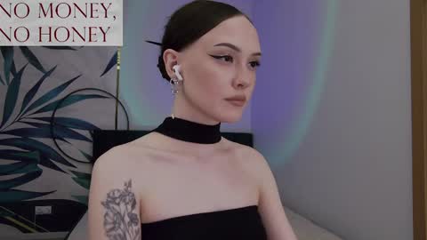 Snapshot of sirenaswhisper chatting on 8, 6, 2026 Goddess Sirena online show from 8, 6, 2026