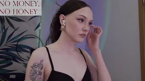 Snapshot of sirenaswhisper chatting on 19, 6, 2026 Goddess Sirena online show from 19, 6, 2026
