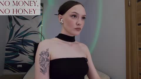 Snapshot of sirenaswhisper chatting on 4, 7, 2026 Goddess Sirena online show from 4, 7, 2026
